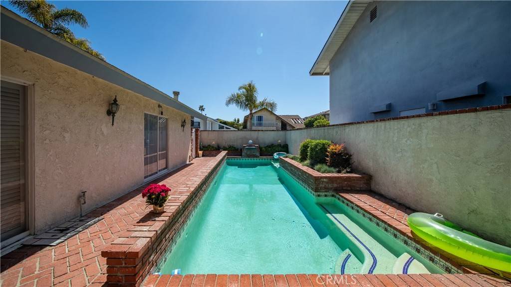 Huntington Beach, CA 92649,16727 Bolero LN