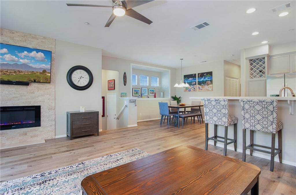 Lake Forest, CA 92679,28555 Sorano
