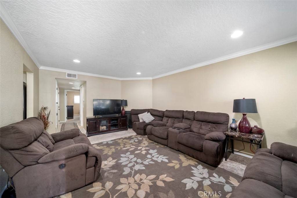 Orange, CA 92865,305 E Taft AVE #2