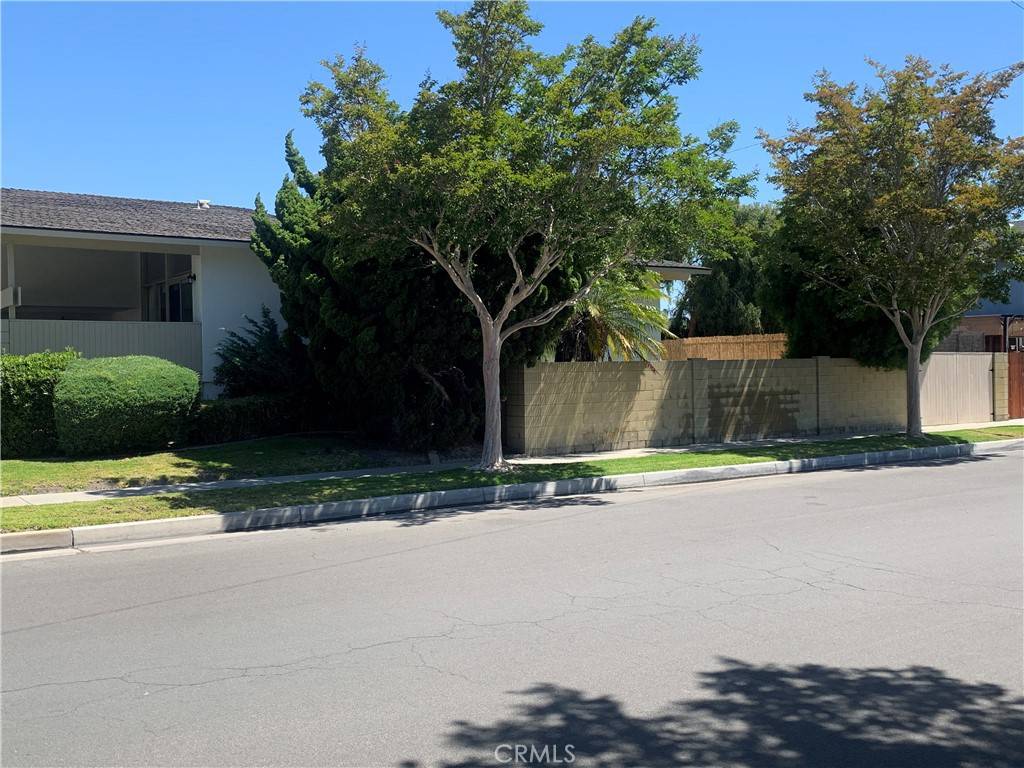 Huntington Beach, CA 92647,17442 Mira Loma CIR