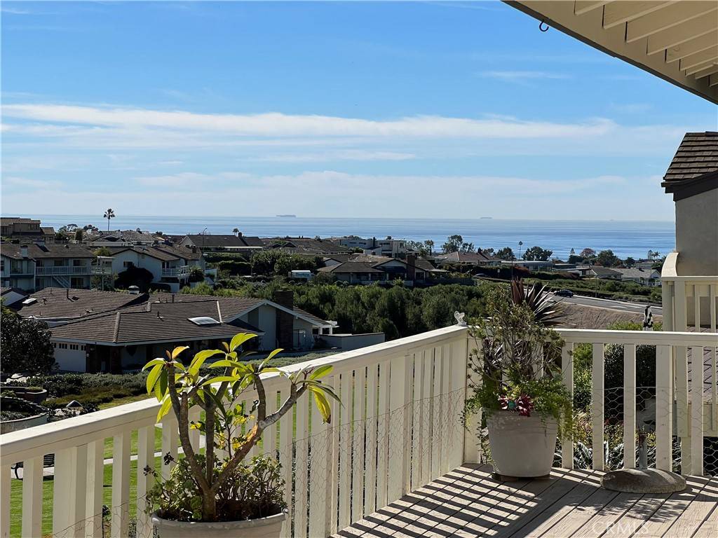 Corona Del Mar, CA 92625,8 Atoll DR