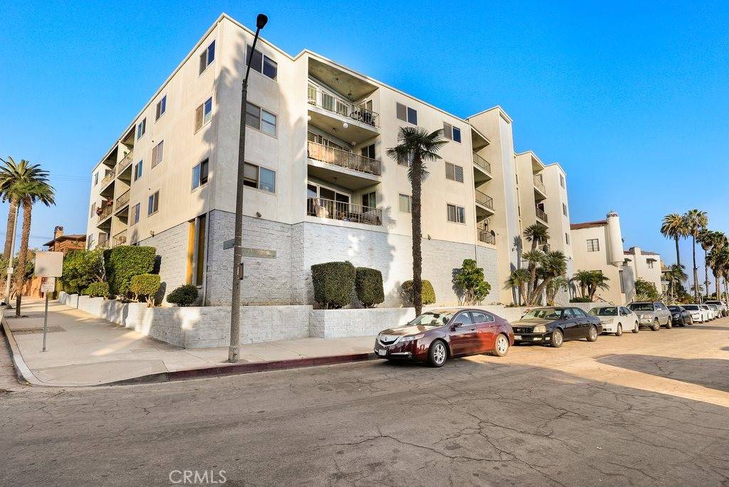 Long Beach, CA 90803,3707 E Livingston DR #301