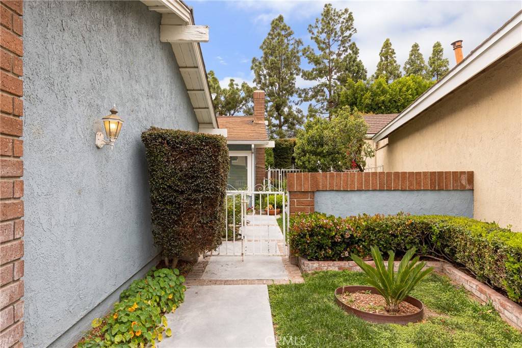 Irvine, CA 92604,61 Sparrowhawk