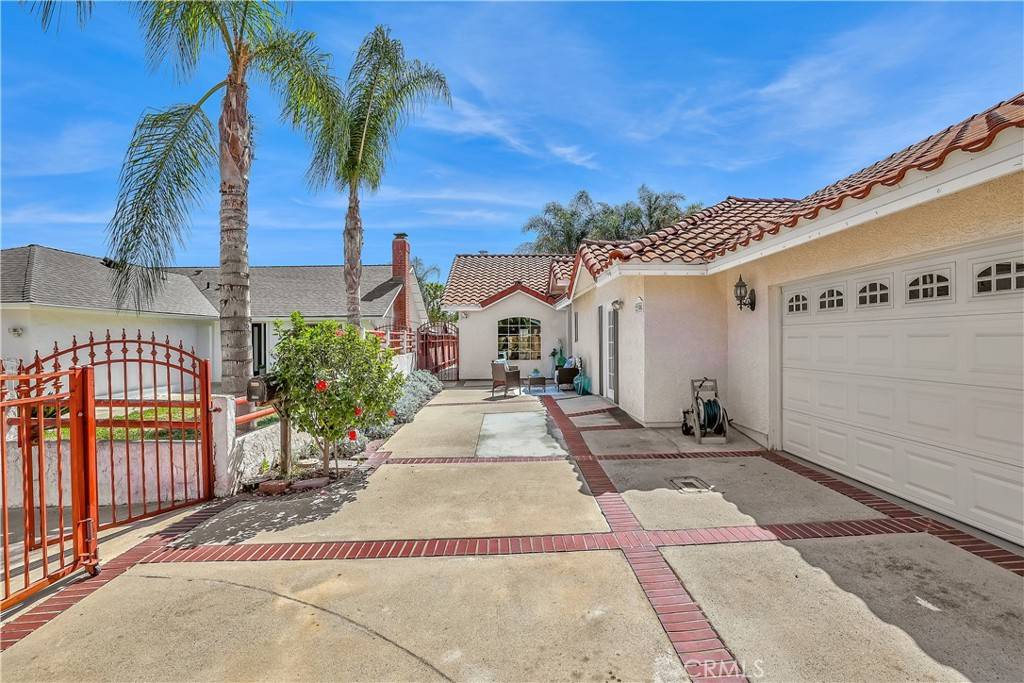 Laguna Hills, CA 92653,22305 Savona