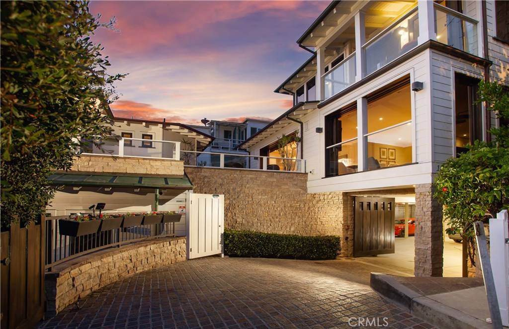 Laguna Beach, CA 92651,160 Saint Anns DR