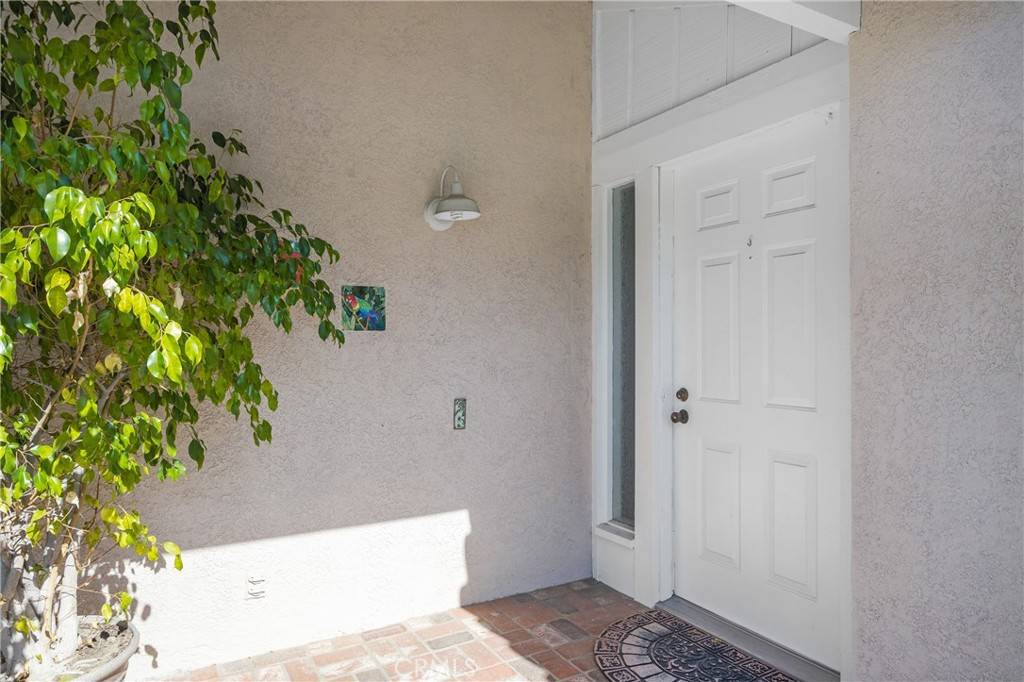 Mission Viejo, CA 92692,23242 Villena