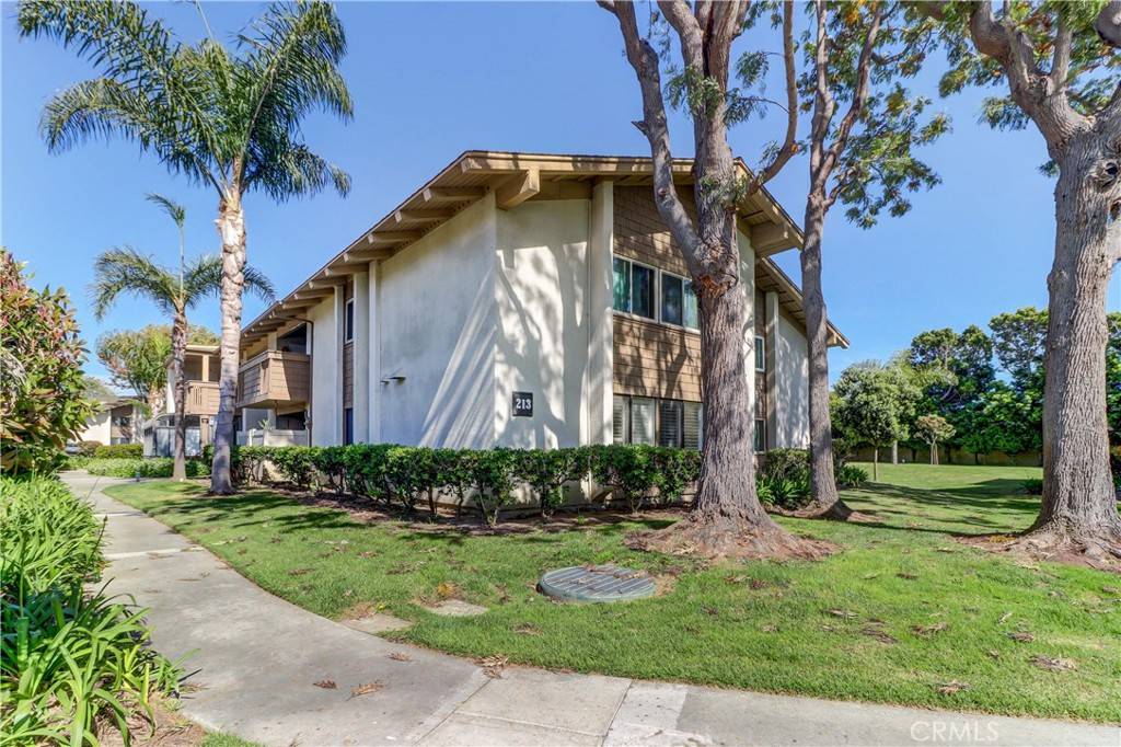 Huntington Beach, CA 92646,8877 Lauderdale CT #213-A