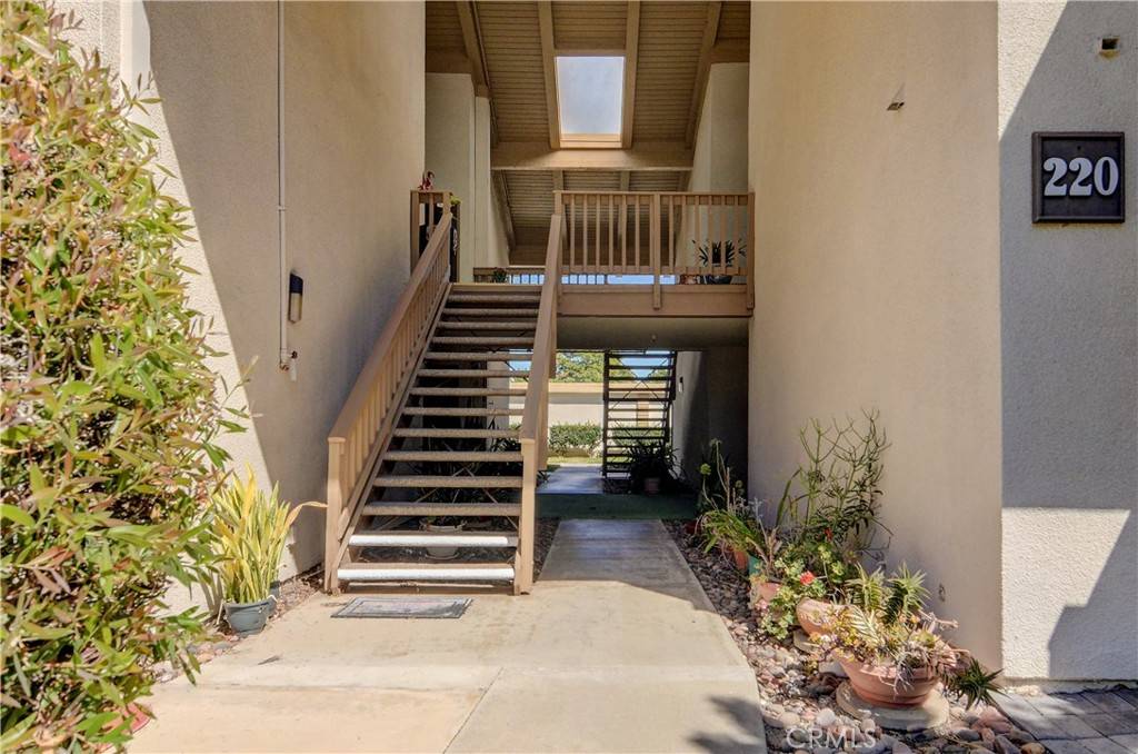Huntington Beach, CA 92646,8933 Biscayne CT #220G