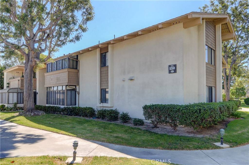 Huntington Beach, CA 92646,8933 Biscayne CT #220G