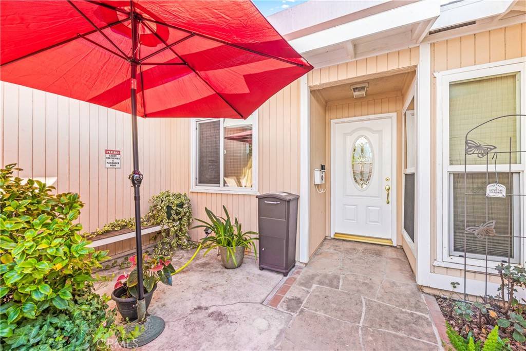 Huntington Beach, CA 92647,5662 Harold PL