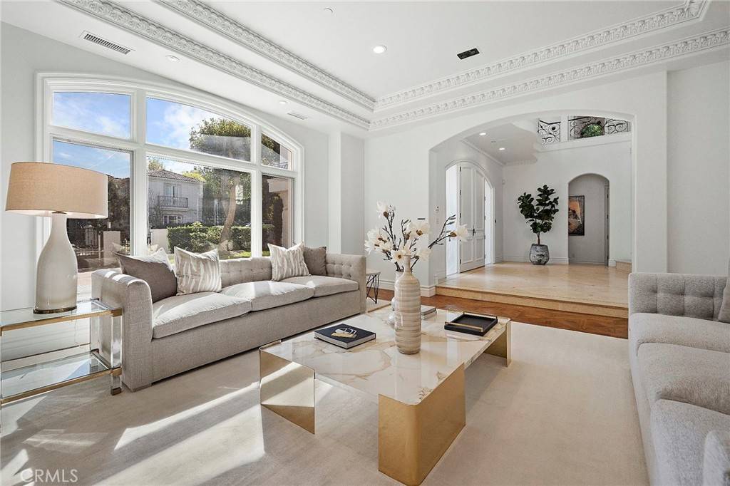 Los Angeles, CA 90077,11709 Wetherby LN