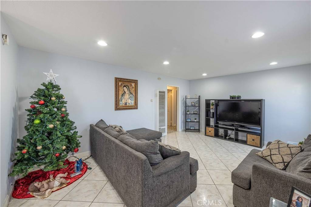Buena Park, CA 90620,7525 Western AVE