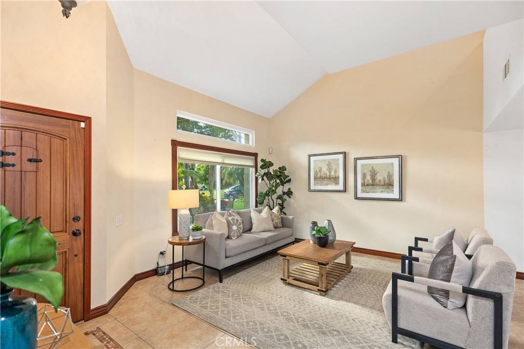 Rancho Santa Margarita, CA 92688,3 Via Lantana