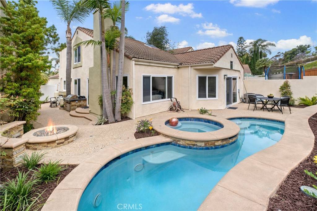 San Clemente, CA 92672,742 Via Otono