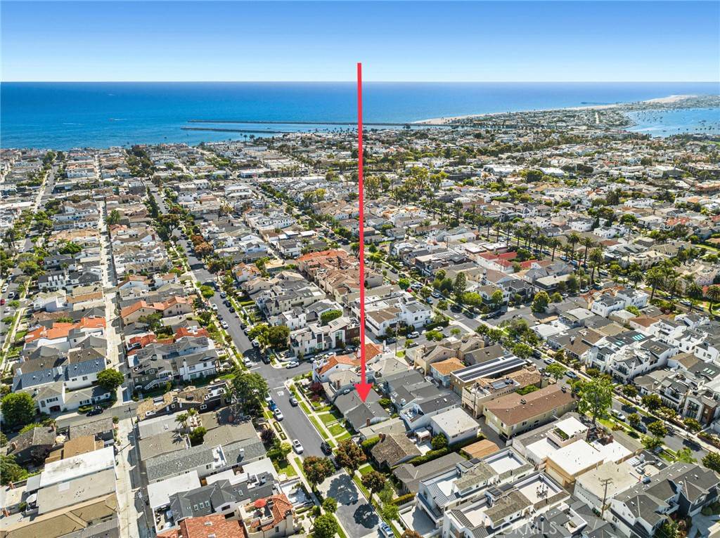 Corona Del Mar, CA 92625,707 Narcissus AVE