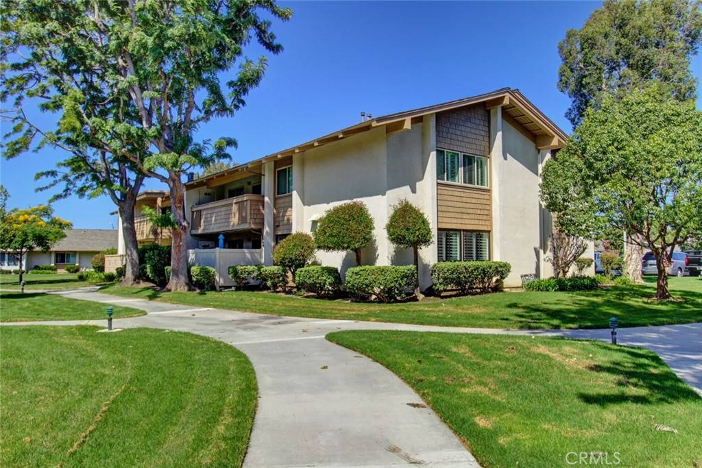 Huntington Beach, CA 92646,8933 Biscayne CT #221C