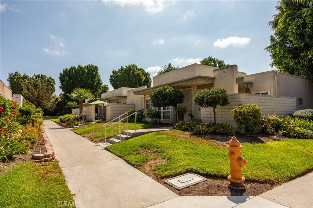 Laguna Woods, CA 92637,2054 VIA MARIPOSA #B