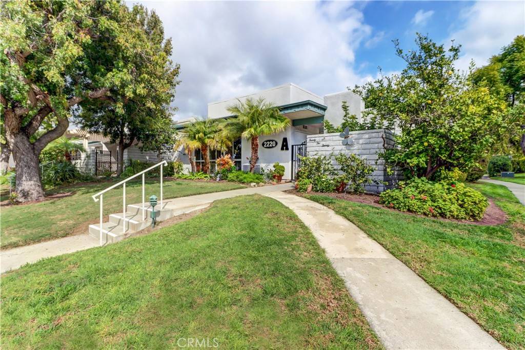 Laguna Woods, CA 92637,2220 Via Mariposa #A