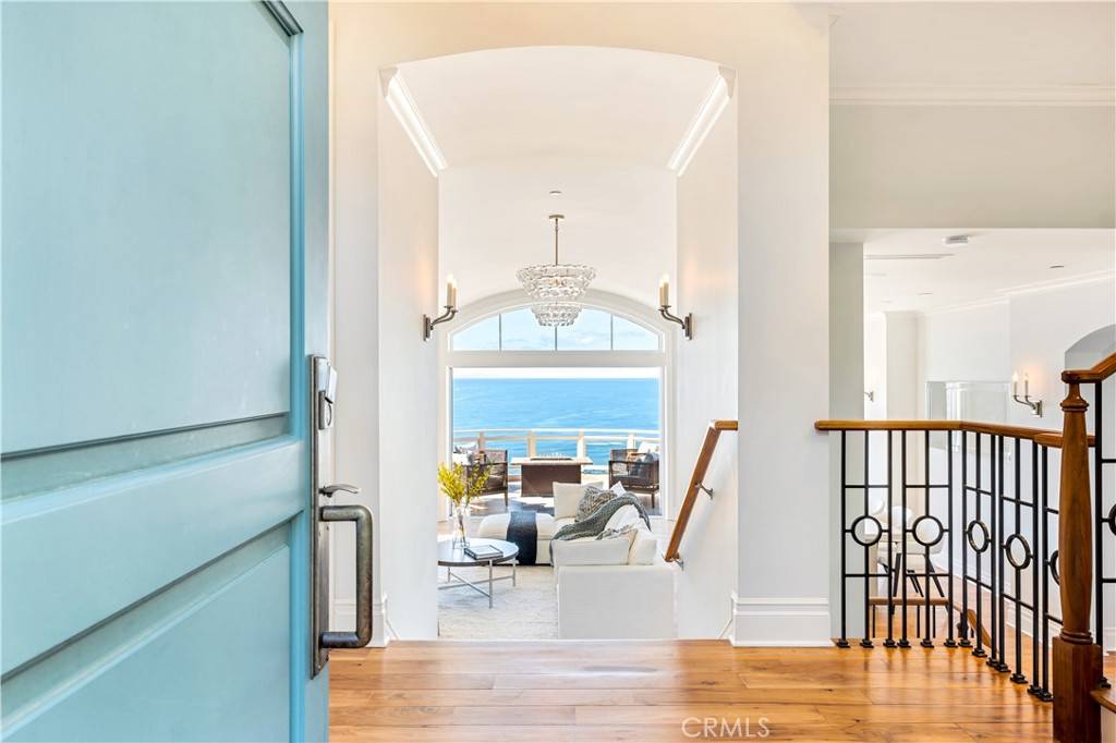 Laguna Beach, CA 92651,2329 Crestview DR