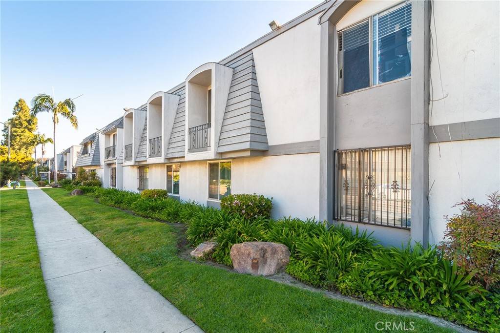 Long Beach, CA 90805,5530 Ackerfield AVE #303