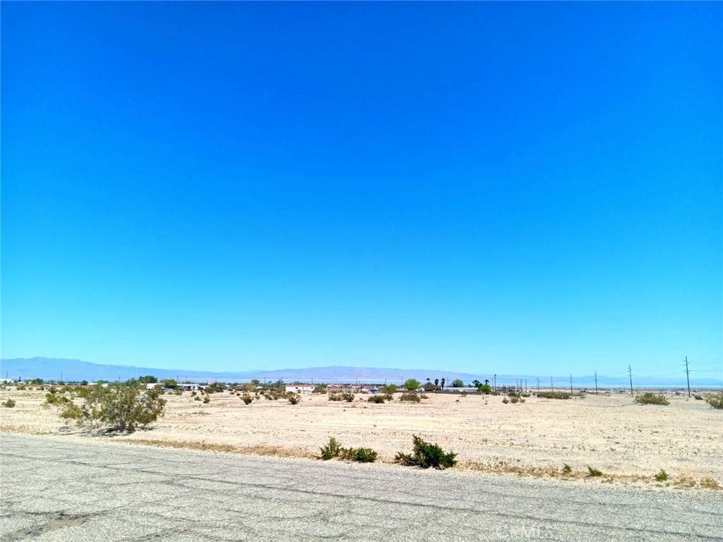 Salton City, CA 92274,1390 Harbor DR