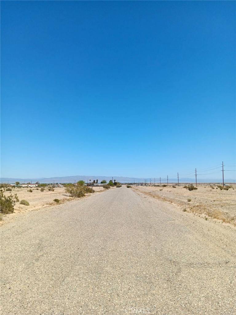 Salton City, CA 92274,1390 Harbor DR