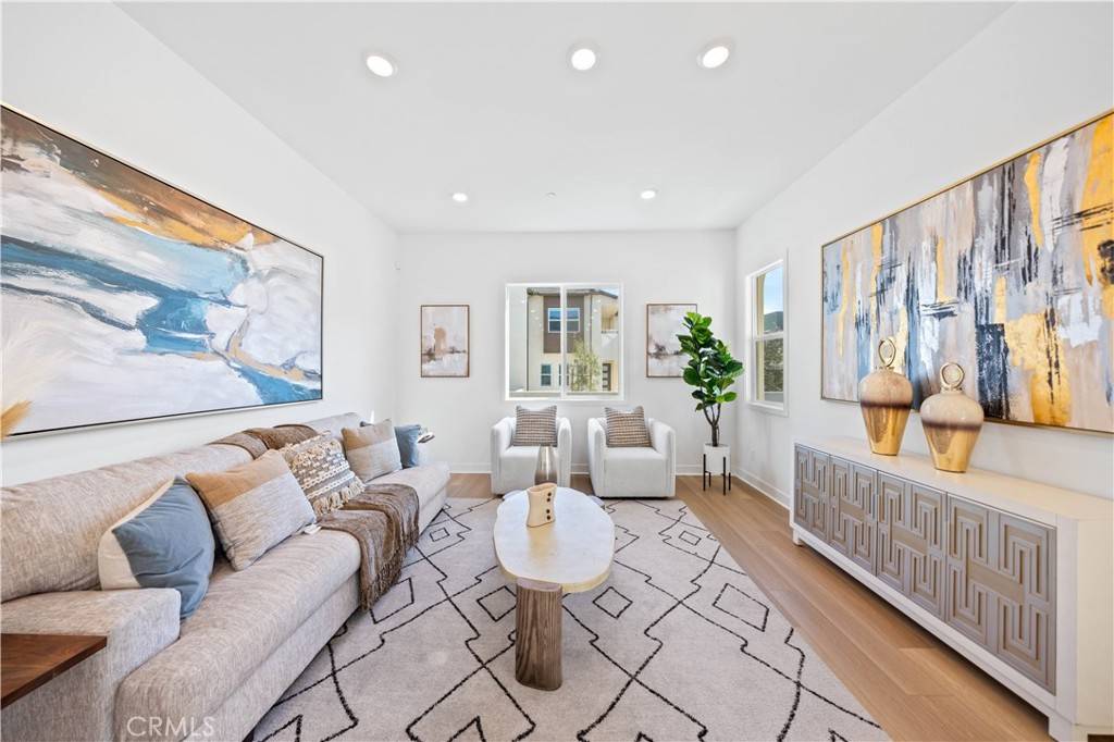 Irvine, CA 92618,307 Baluster