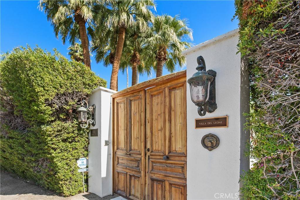 Palm Springs, CA 92262,466 Camino Sur