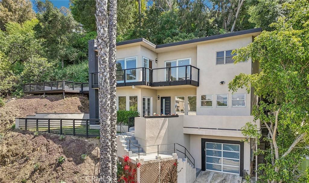 Los Angeles, CA 90068,3600 Multiview DR