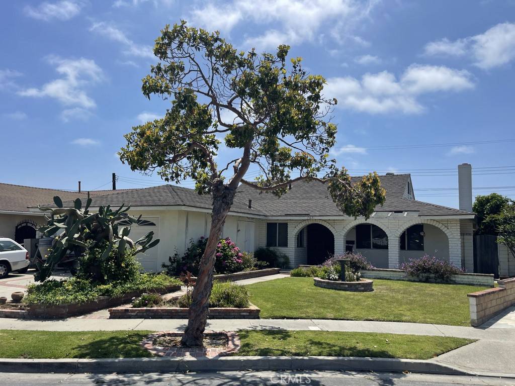 Huntington Beach, CA 92647,15631 Plymouth LN