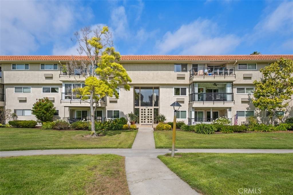 Laguna Woods, CA 92637,2388 Via Mariposa W #3A