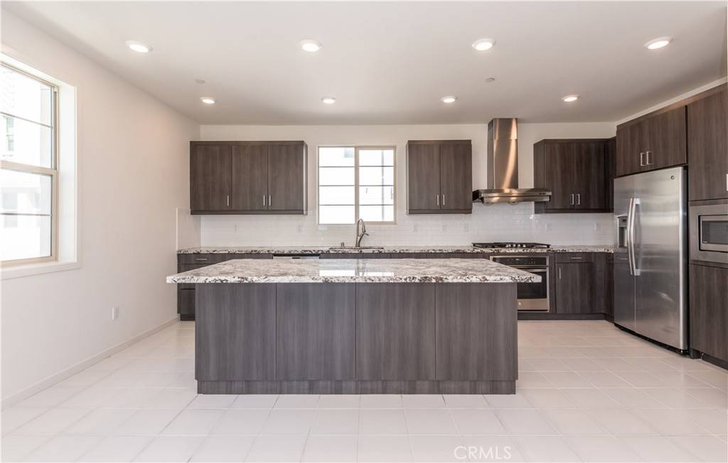 Irvine, CA 92618,214 Harringay