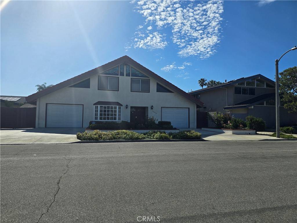 Huntington Beach, CA 92649,16932 Edgewater LN