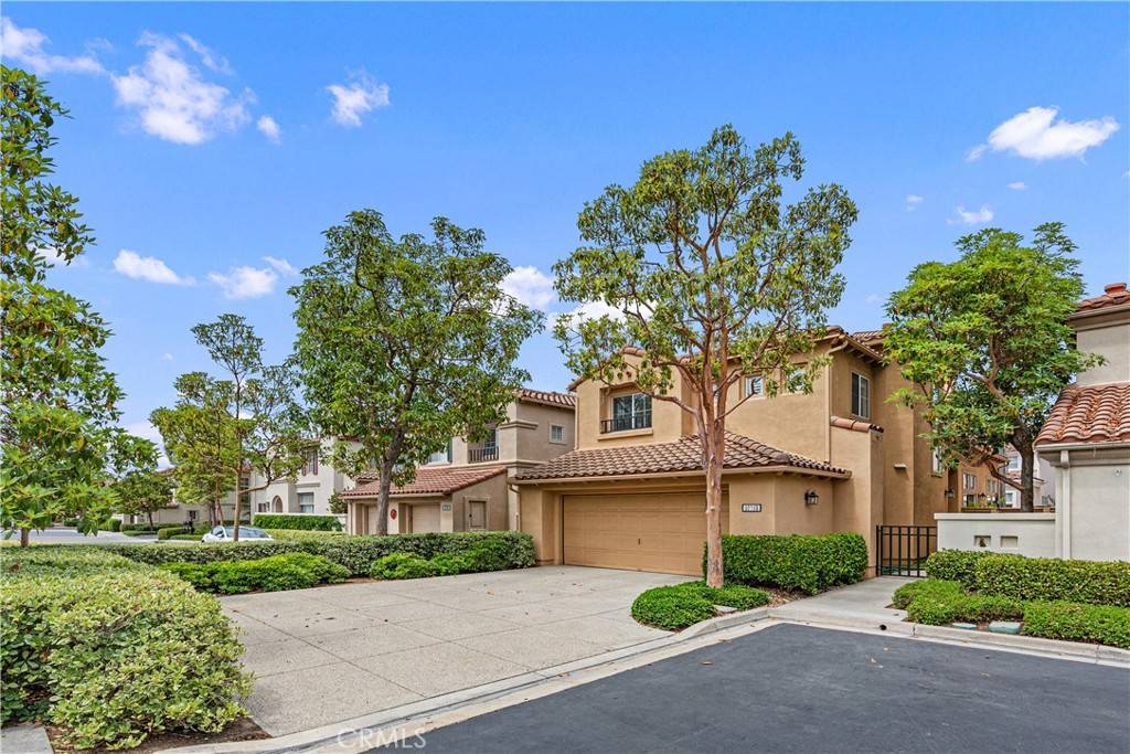 Tustin, CA 92782,10785 MUELLER CT