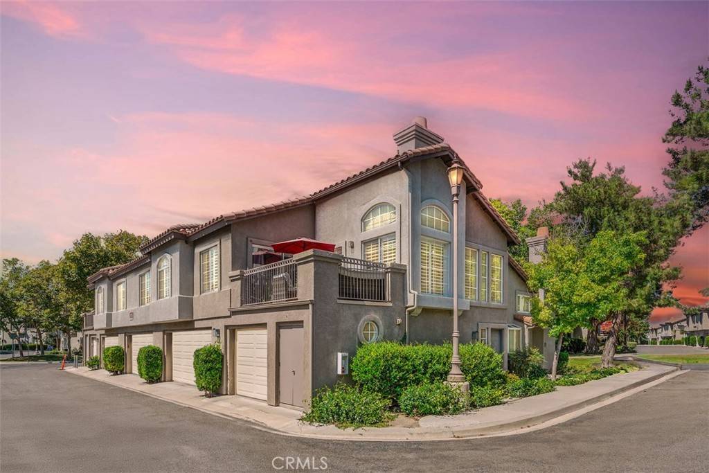 Aliso Viejo, CA 92656,32 Fuchsia