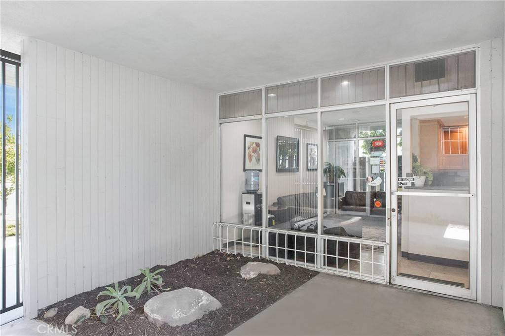 Orange, CA 92867,1500 E Katella AVE #8
