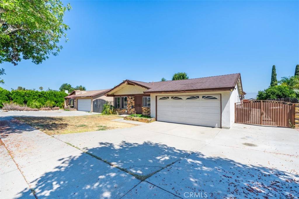 Corona, CA 92882,949 Lorna ST