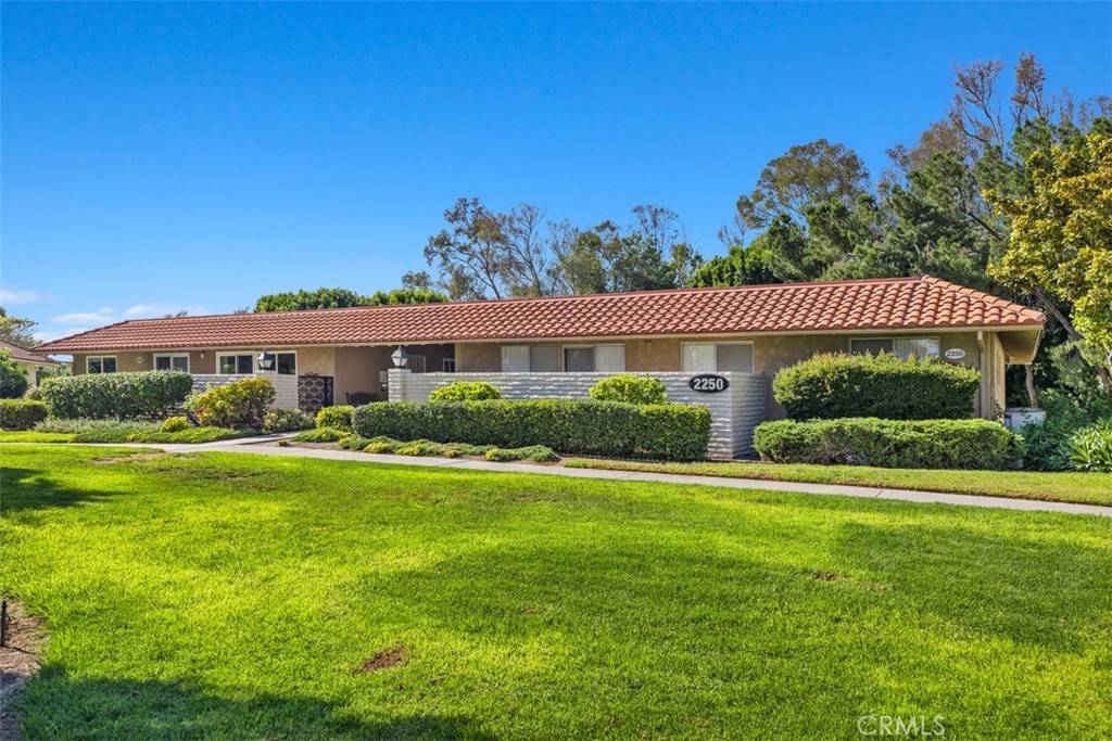 Laguna Woods, CA 92637,2250 Via Mariposa E #B