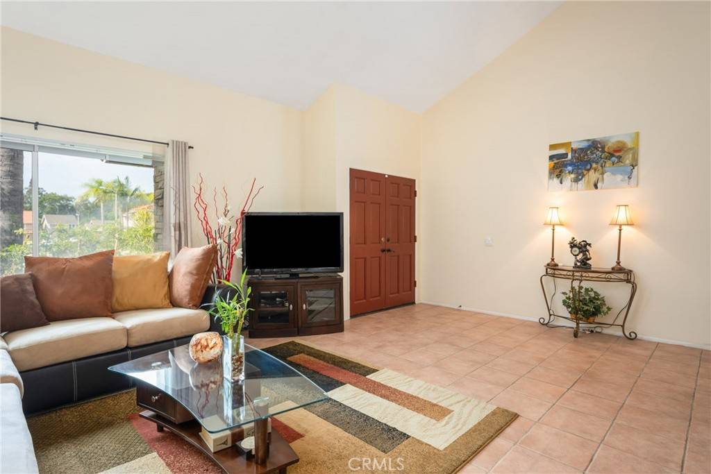 Lake Forest, CA 92630,21422 Via Floresta