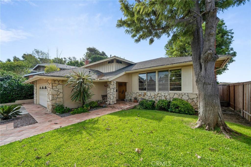 Costa Mesa, CA 92626,1883 Swan CIR