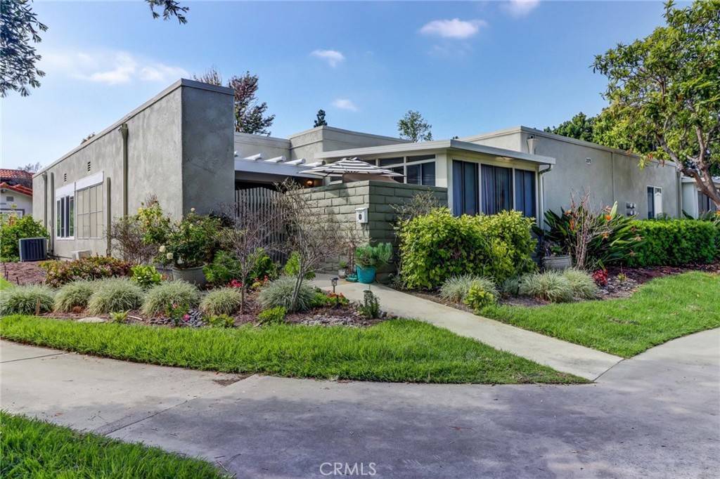 Laguna Woods, CA 92637,2375 Via Mariposa W #C