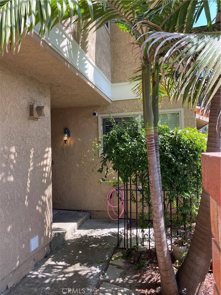 Huntington Beach, CA 92648,7866 Southwind Cir