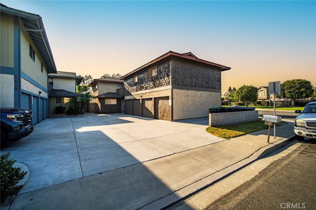 Costa Mesa, CA 92626,3049 Jeffrey DR