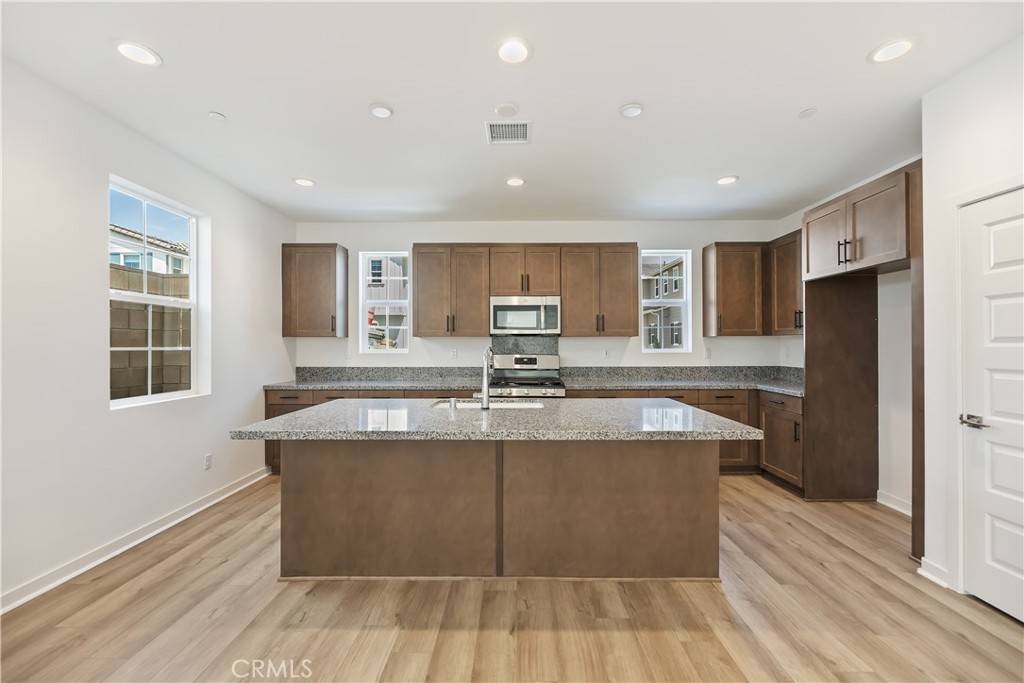 Fontana, CA 92336,6974 Mallow DR