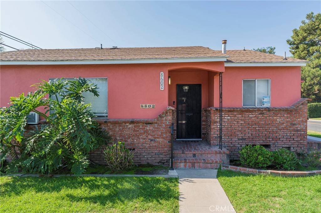 Downey, CA 90242,8602 Mory ST