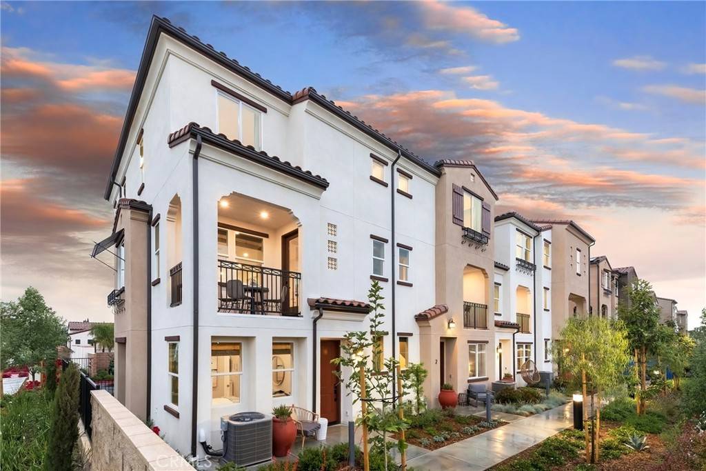 Anaheim, CA 92804,2217 W Orange #11
