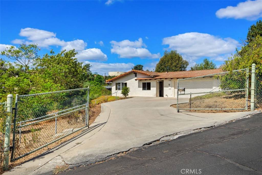 Fallbrook, CA 92028,2406 Gum Tree LN