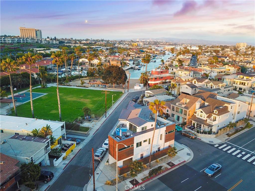 Newport Beach, CA 92663,4405 Channel PL