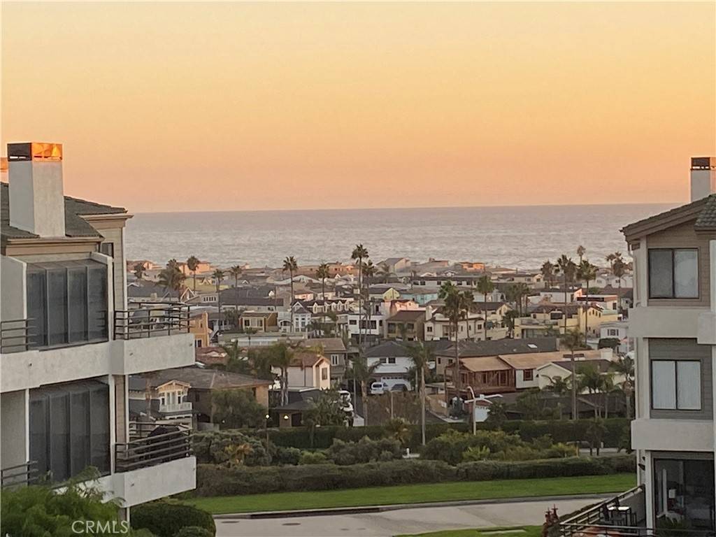 Newport Beach, CA 92663,220 Nice LN #207