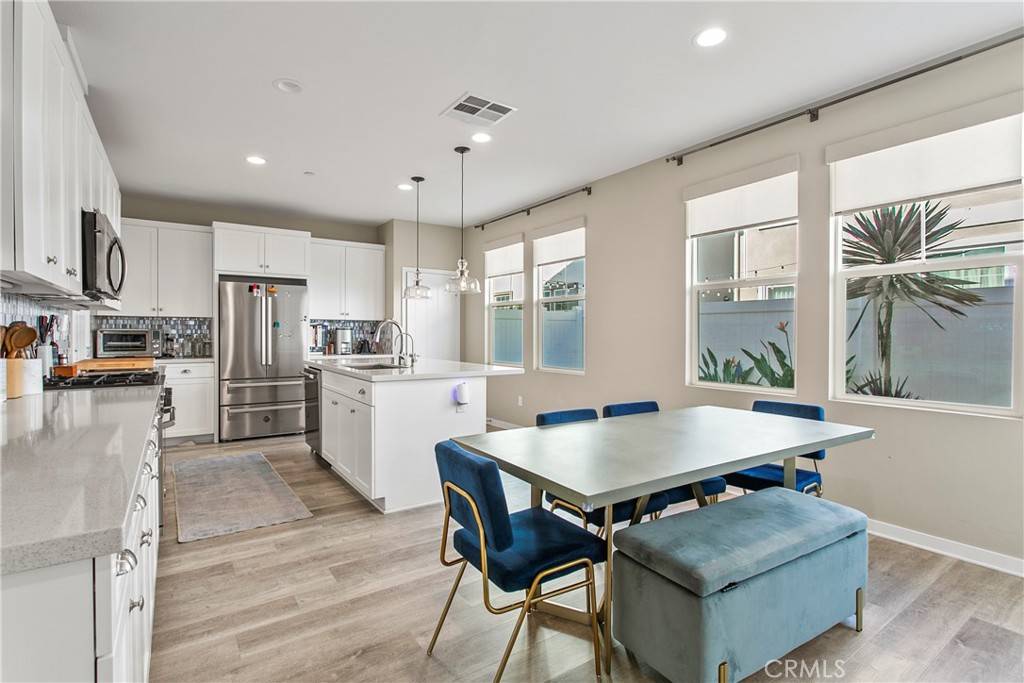 Costa Mesa, CA 92626,946 Sunlit LN